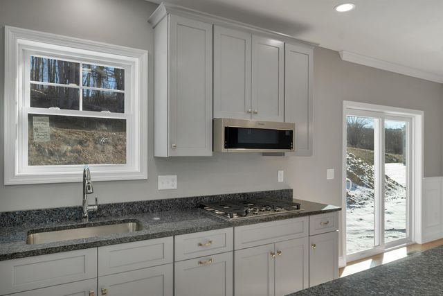 10 Shelburne Lane, Concord, NH 03301