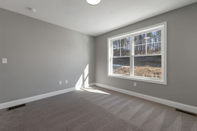 10 Shelburne Lane, Concord, NH 03301