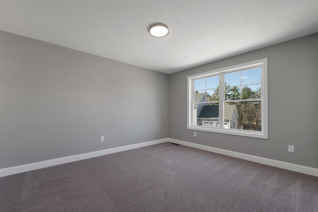 10 Shelburne Lane, Concord, NH 03301