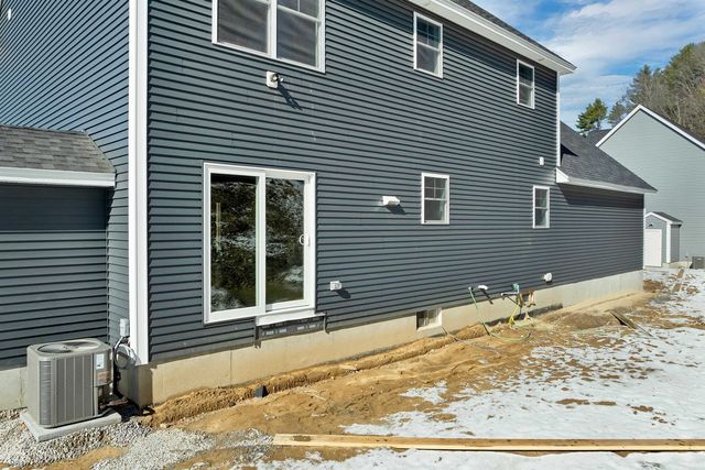 10 Shelburne Lane, Concord, NH 03301