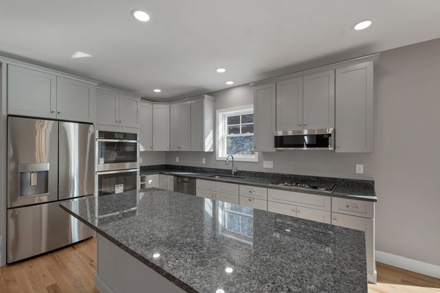 10 Shelburne Lane, Concord, NH 03301