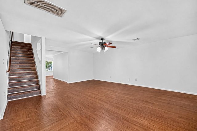 9203 Delmont Park Lane, Houston, TX 77075