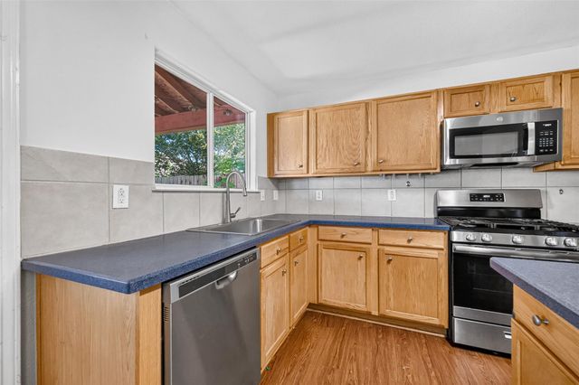 9203 Delmont Park Lane, Houston, TX 77075