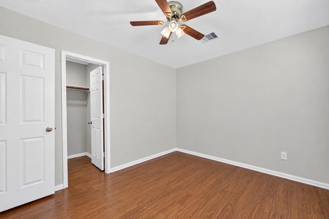 9203 Delmont Park Lane, Houston, TX 77075