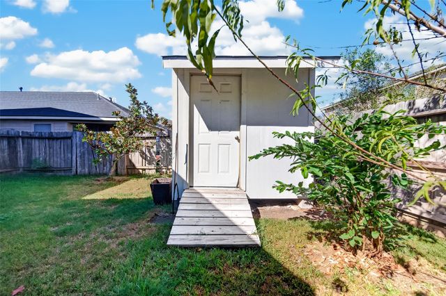 9203 Delmont Park Lane, Houston, TX 77075