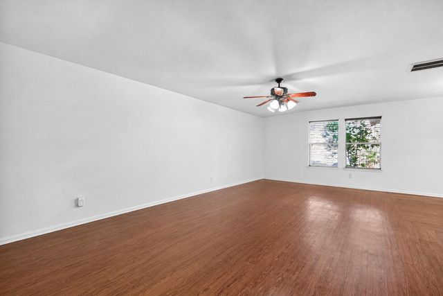9203 Delmont Park Lane, Houston, TX 77075