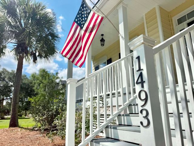 1493 Oakhurst Drive, Mount Pleasant, SC 29466