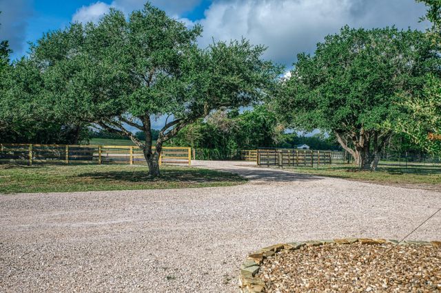 4601 Fm 390 E, Brenham, TX 77833