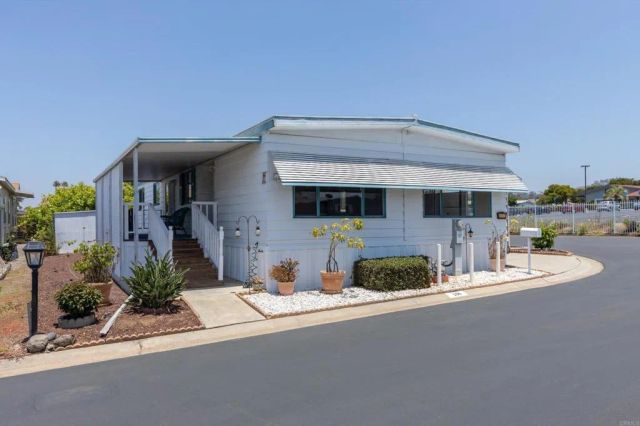 1010 E Bobier 106, Vista, CA 92084