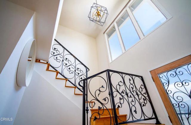 3955 Farmouth Drive, Los Angeles, CA 90027