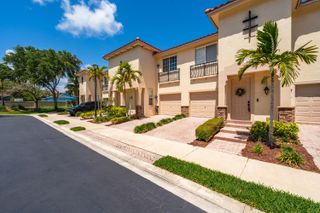 125 N Longport Circle E, Delray Beach, FL 33444