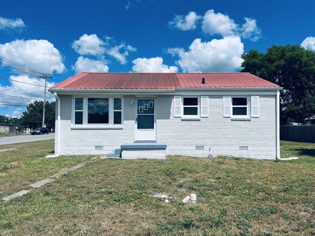 601 C L Manier ST, Lebanon, TN 37087