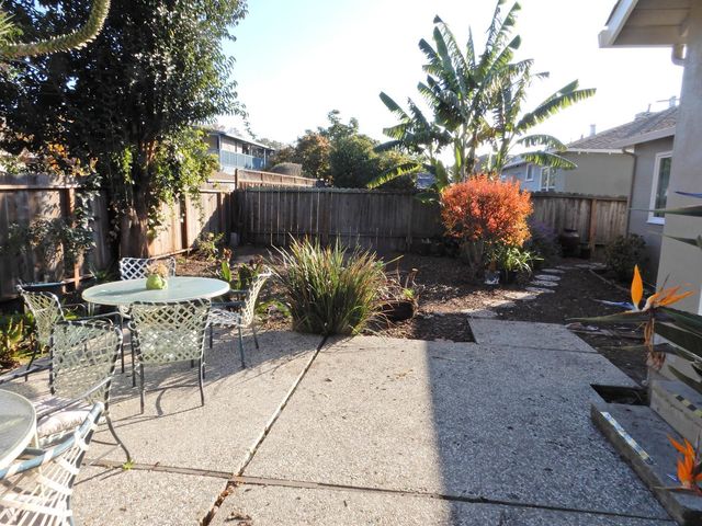 2060 Pulgas Avenue, East Palo Alto, CA 94303