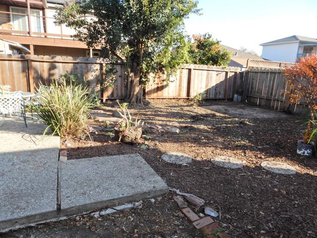 2060 Pulgas Avenue, East Palo Alto, CA 94303