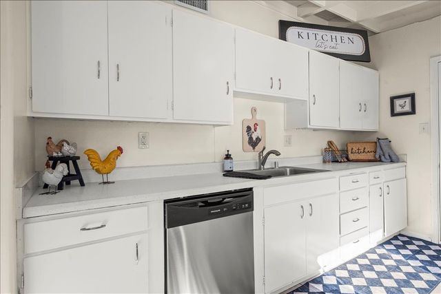 1020 Cummins Way, West Sacramento, CA 95605