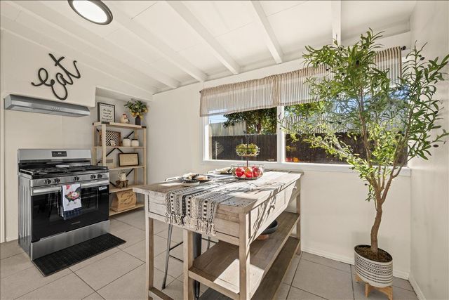 1020 Cummins Way, West Sacramento, CA 95605