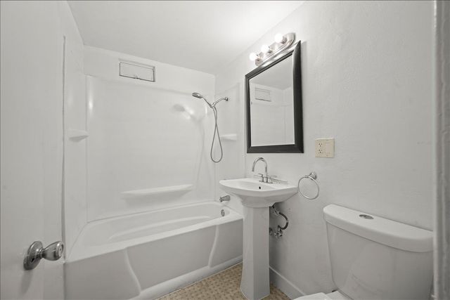 1020 Cummins Way, West Sacramento, CA 95605