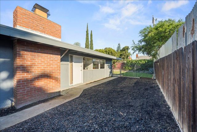 1020 Cummins Way, West Sacramento, CA 95605