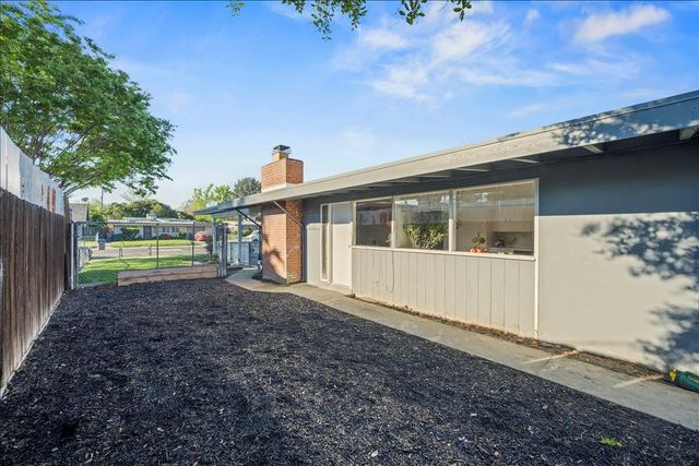 1020 Cummins Way, West Sacramento, CA 95605