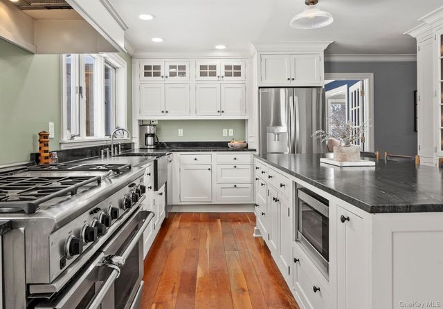 17 Elm Street, Red Hook, NY 12571