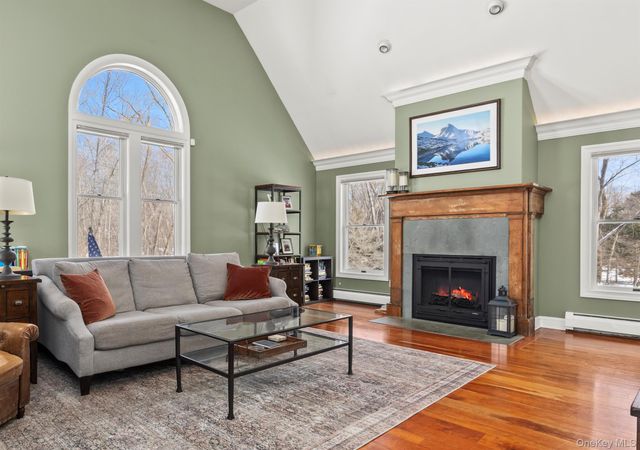 17 Elm Street, Red Hook, NY 12571