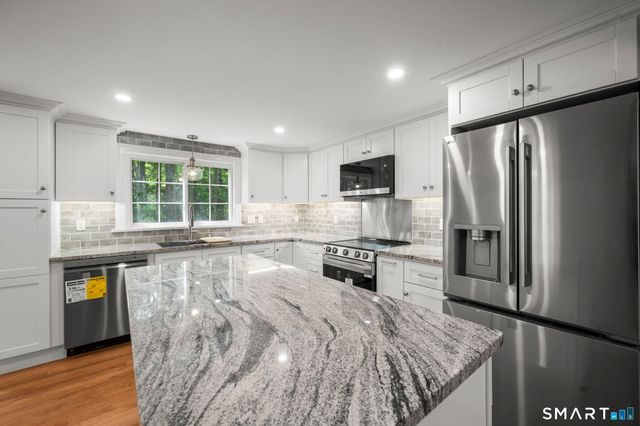 537 Bushy Hill Road, Simsbury, CT 06070