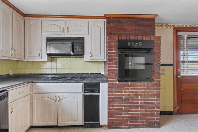 22 Seagirt Ave, Saugus, MA 01906