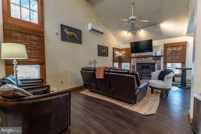 412 HICKORY DR, Tannersville, PA 18372