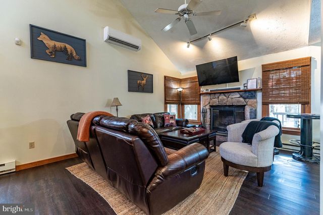 412 HICKORY DR, Tannersville, PA 18372