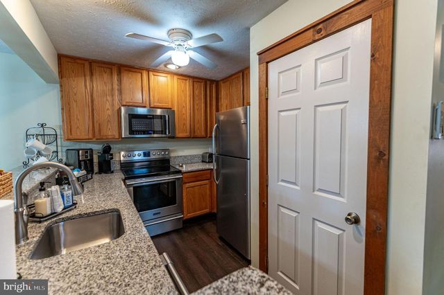 412 HICKORY DR, Tannersville, PA 18372