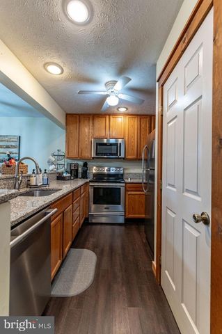 412 HICKORY DR, Tannersville, PA 18372