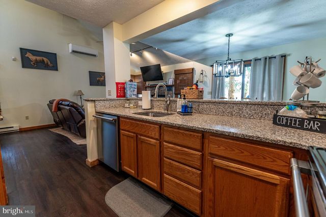 412 HICKORY DR, Tannersville, PA 18372