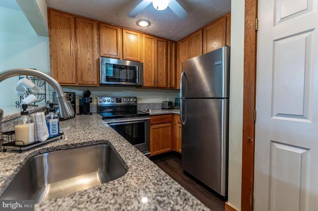 412 HICKORY DR, Tannersville, PA 18372