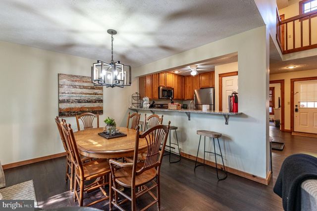 412 HICKORY DR, Tannersville, PA 18372