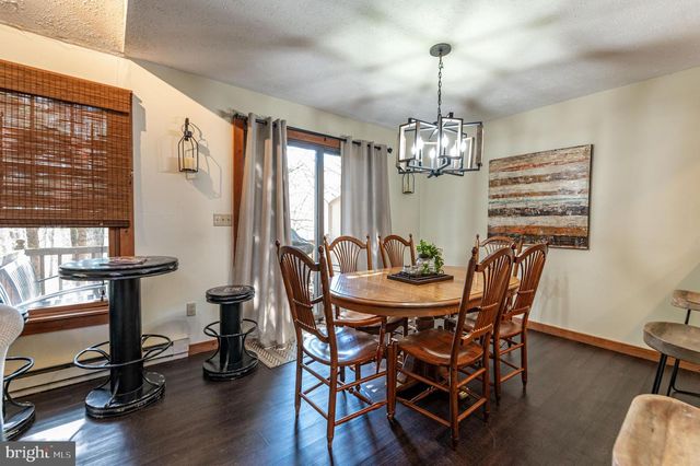 412 HICKORY DR, Tannersville, PA 18372