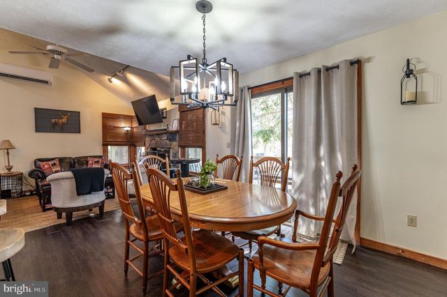 412 HICKORY DR, Tannersville, PA 18372
