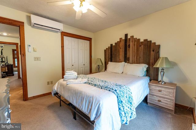 412 HICKORY DR, Tannersville, PA 18372