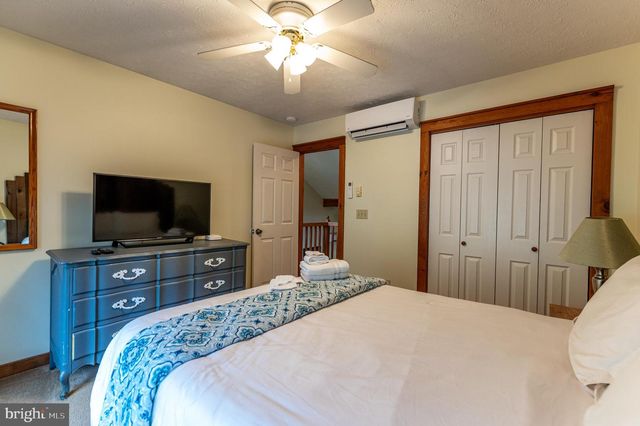 412 HICKORY DR, Tannersville, PA 18372