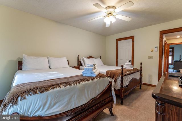 412 HICKORY DR, Tannersville, PA 18372