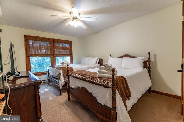 412 HICKORY DR, Tannersville, PA 18372