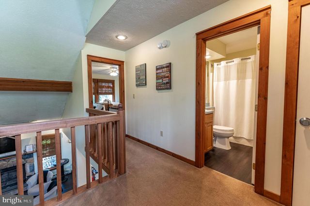 412 HICKORY DR, Tannersville, PA 18372