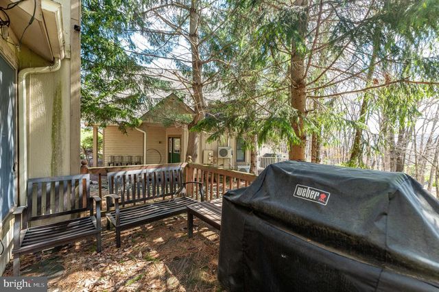 412 HICKORY DR, Tannersville, PA 18372
