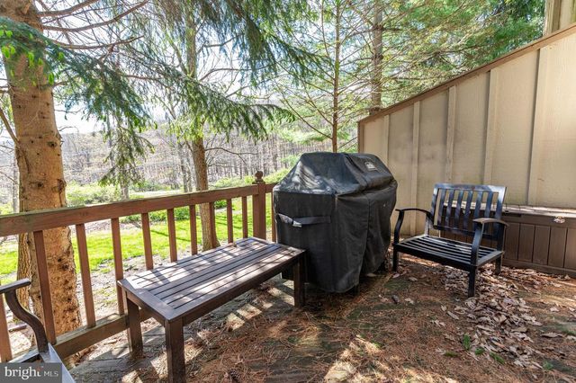412 HICKORY DR, Tannersville, PA 18372