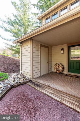 412 HICKORY DR, Tannersville, PA 18372
