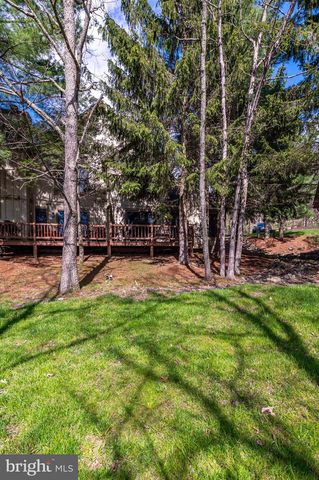 412 HICKORY DR, Tannersville, PA 18372
