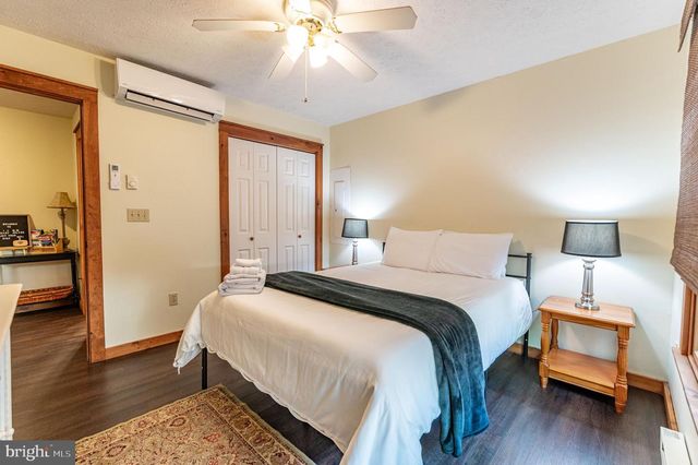 412 HICKORY DR, Tannersville, PA 18372