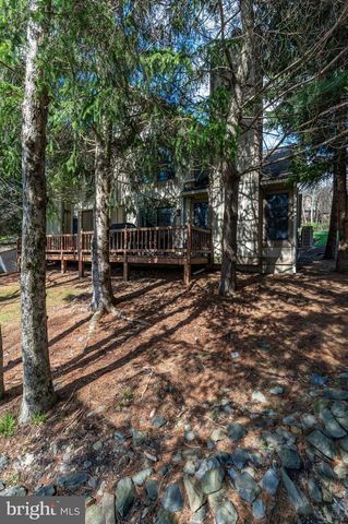 412 HICKORY DR, Tannersville, PA 18372