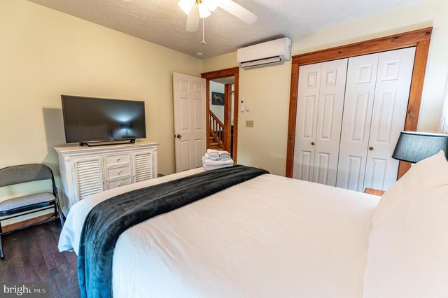 412 HICKORY DR, Tannersville, PA 18372