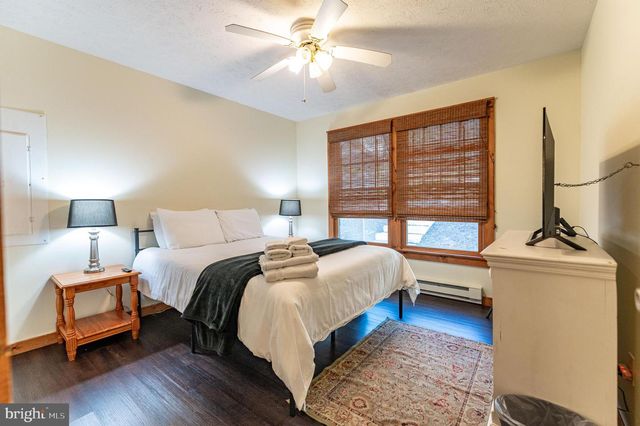 412 HICKORY DR, Tannersville, PA 18372