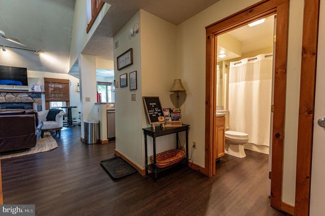 412 HICKORY DR, Tannersville, PA 18372